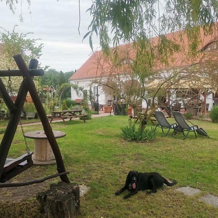 Regi Csarda Es Panzio Bed & Breakfast Magyarszerdahely Exterior photo