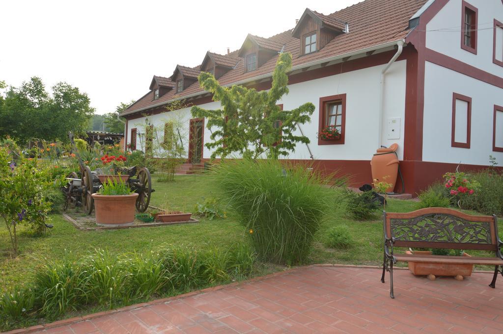 Regi Csarda Es Panzio Bed & Breakfast Magyarszerdahely Exterior photo